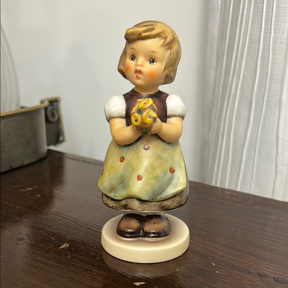 Hummel Figurine Girl with Flowers “For Mother” / Great Condition